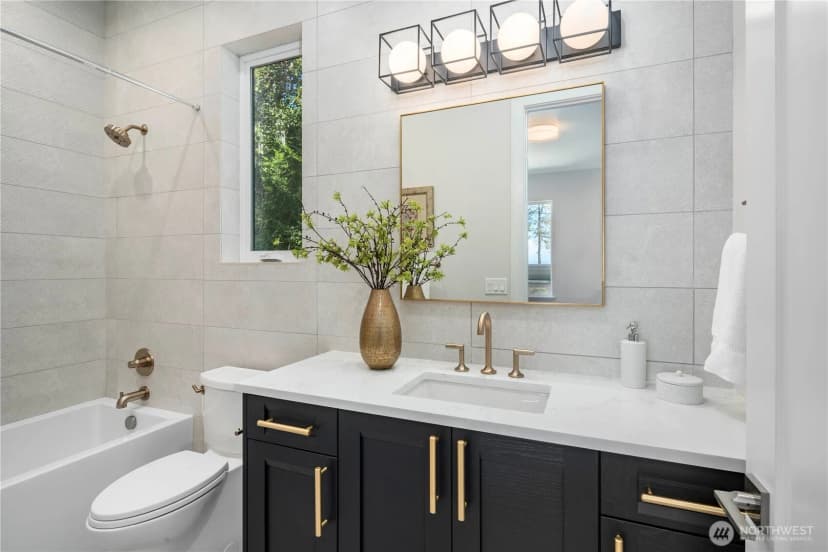 Property photo for 5626 Beach Drive Sw, Seattle photo 19