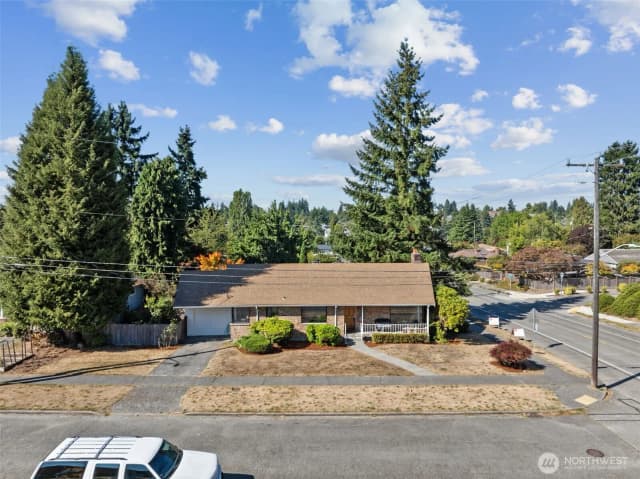 Property photo for 6855 43rd Avenue Ne, Seattle photo 2