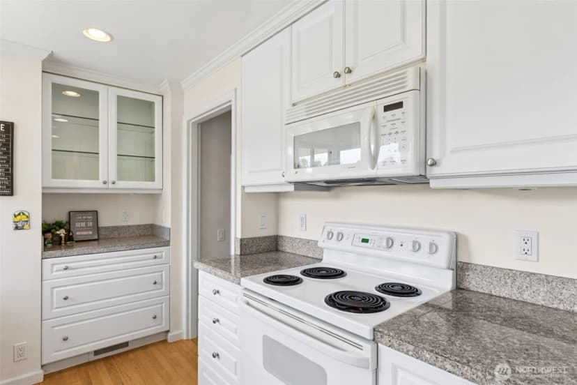 Property photo for 6855 43rd Avenue Ne, Seattle photo 10