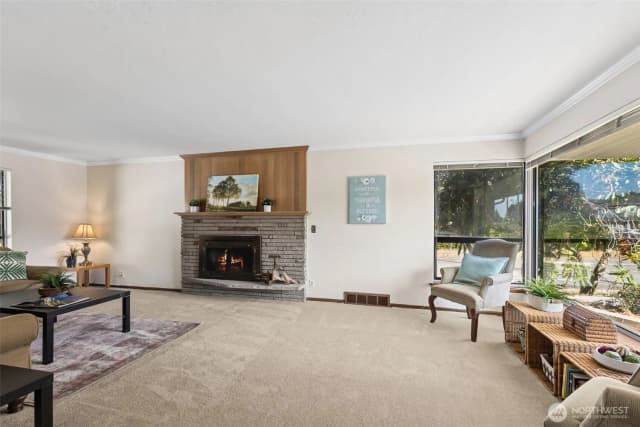 Property photo for 6855 43rd Avenue Ne, Seattle photo 3