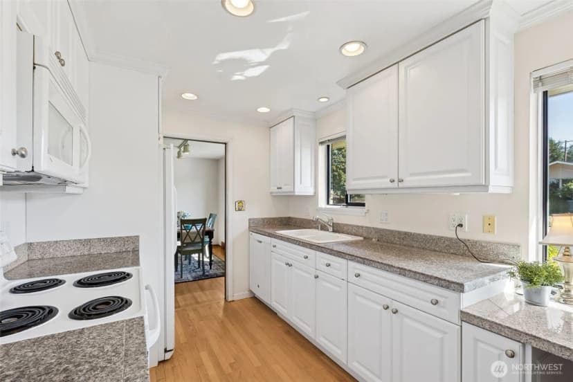 Property photo for 6855 43rd Avenue Ne, Seattle photo 8