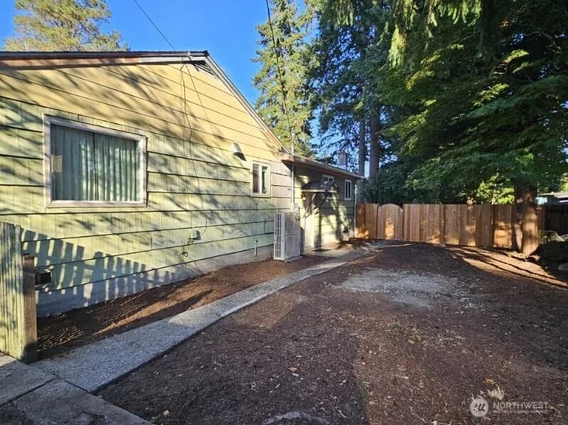 Property photo for 14314 27th Avenue Ne, Seattle photo 2