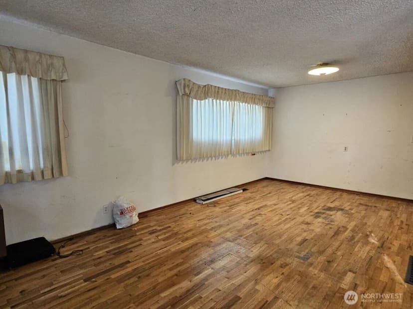 Property photo for 14314 27th Avenue Ne, Seattle photo 4