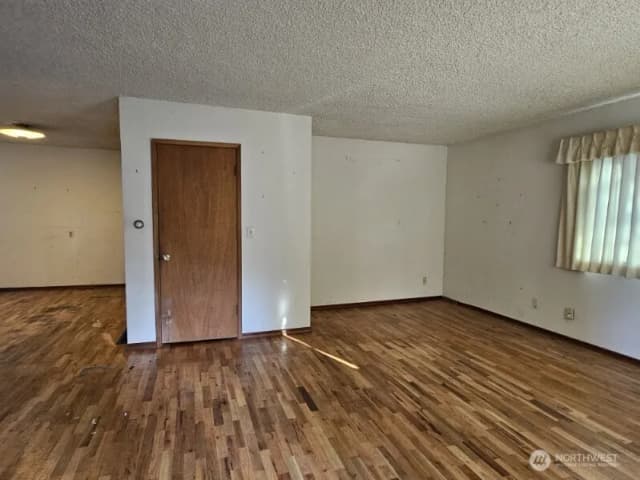 Property photo for 14314 27th Avenue Ne, Seattle photo 3