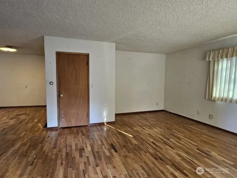 Property photo for 14314 27th Avenue Ne, Seattle photo 3
