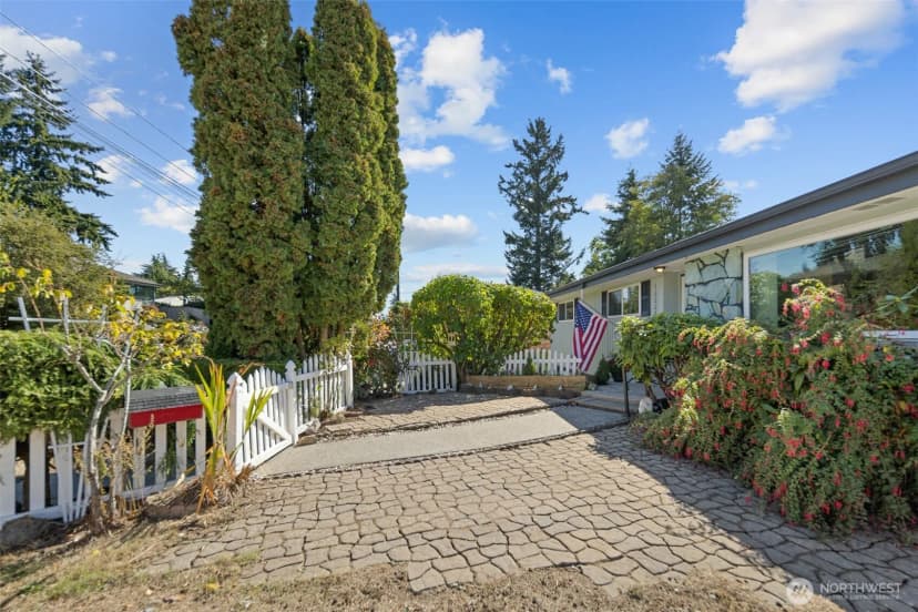 Property photo for 12225 Palatine Avenue N, Seattle photo 18