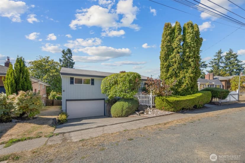 Property photo for 12225 Palatine Avenue N, Seattle photo 2