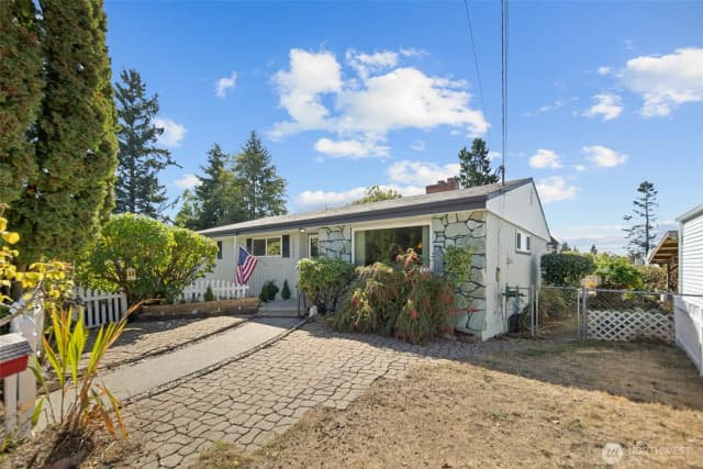 Property photo for 12225 Palatine Avenue N, Seattle photo 4