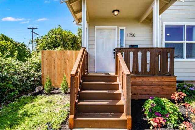 Property photo for 1750 S Ainsworth Avenue, Tacoma photo 4