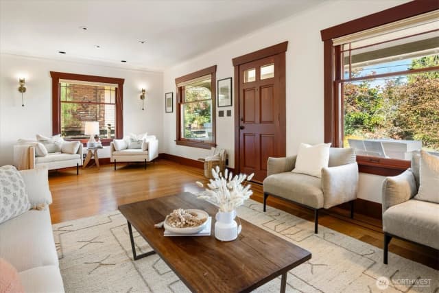 Property photo for 327 N 78th Street, Seattle photo 4
