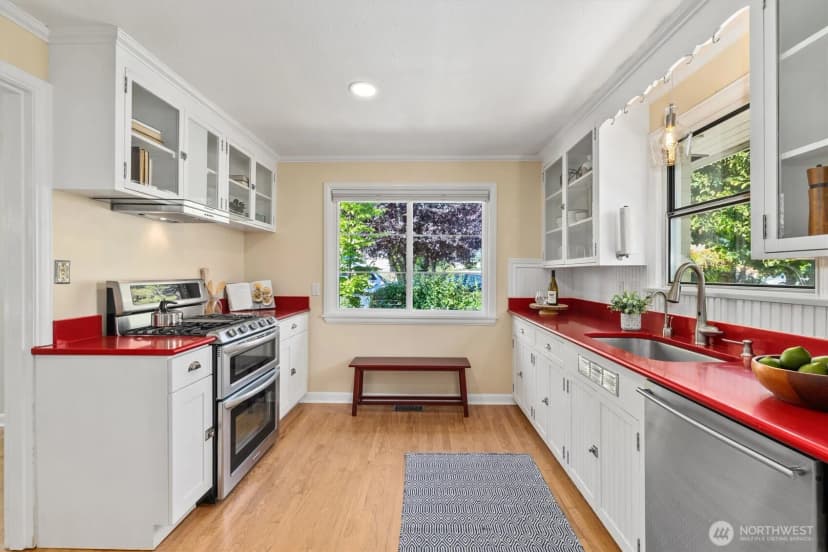 Property photo for 4025 Ne 58th Street, Seattle photo 7