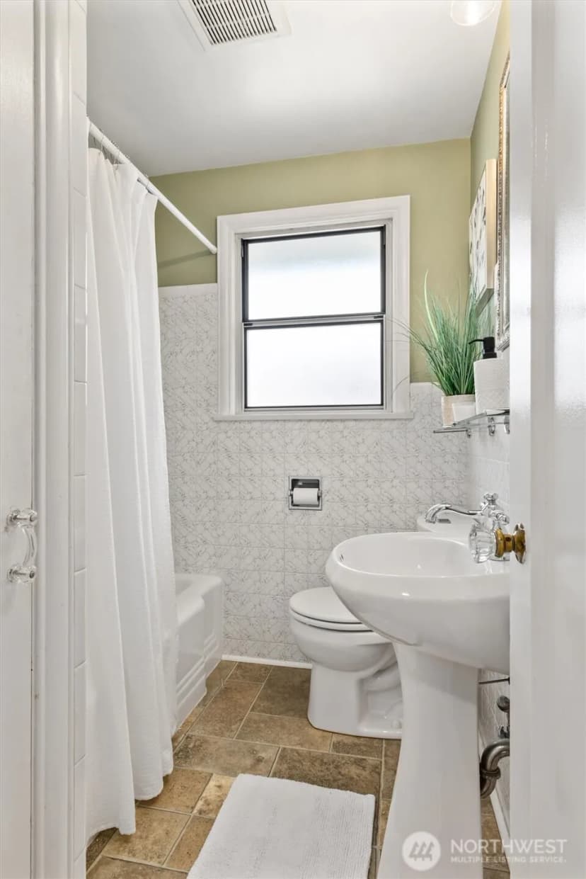 Property photo for 4025 Ne 58th Street, Seattle photo 14