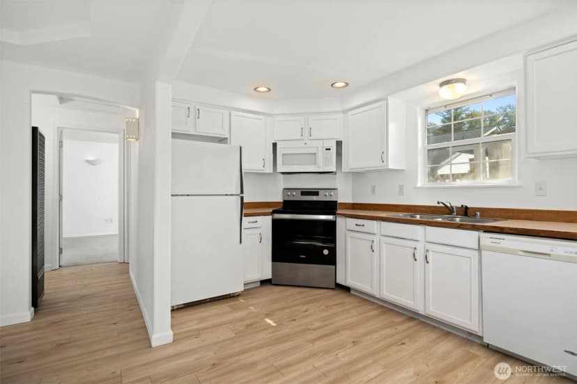 Property photo for 2126 Zephyr Place, Bellingham photo 13