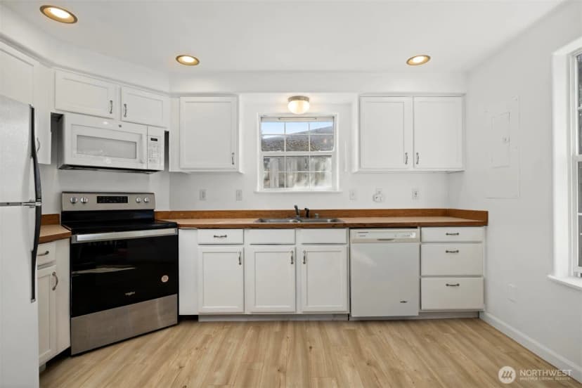 Property photo for 2126 Zephyr Place, Bellingham photo 8