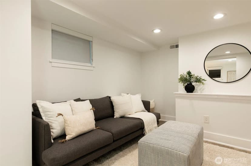 Property photo for 4747 Thackeray Place Ne, Seattle photo 25