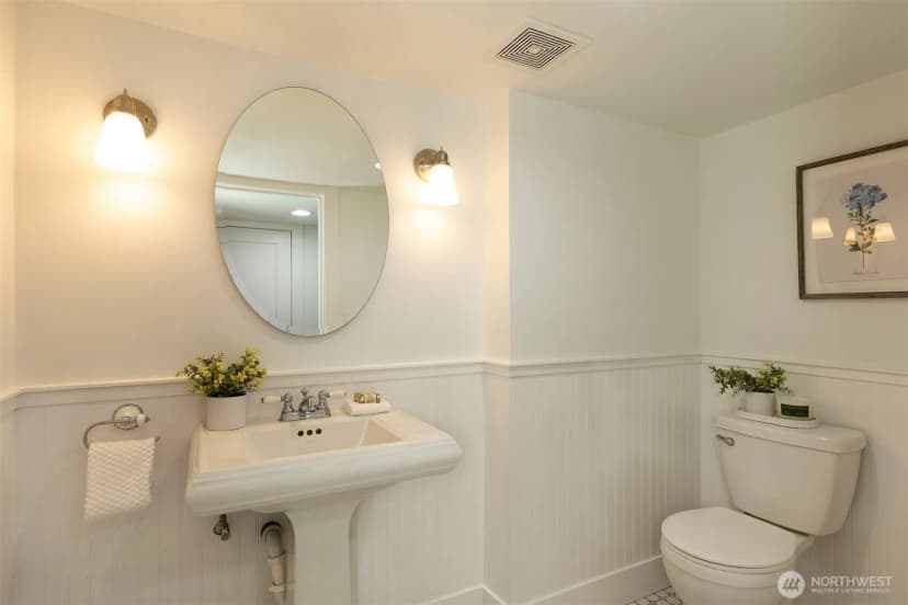 Property photo for 4747 Thackeray Place Ne, Seattle photo 28