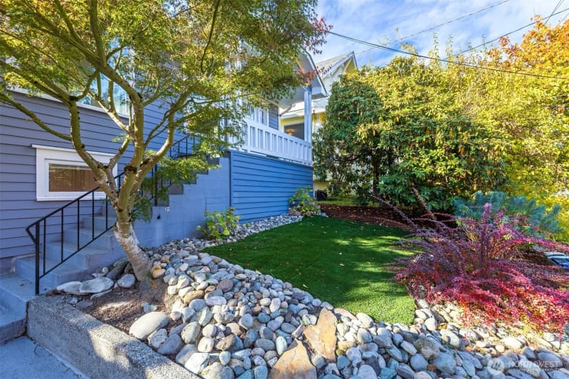 Property photo for 4747 Thackeray Place Ne, Seattle photo 35