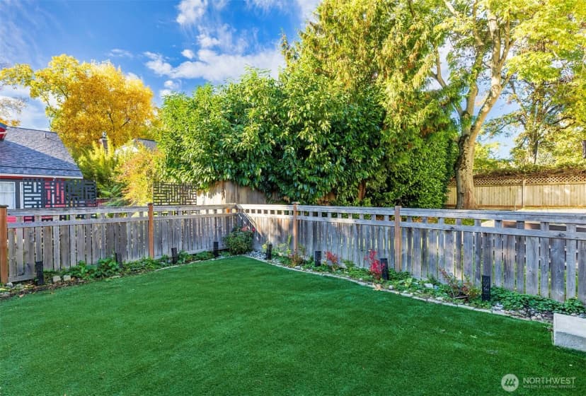 Property photo for 4747 Thackeray Place Ne, Seattle photo 32