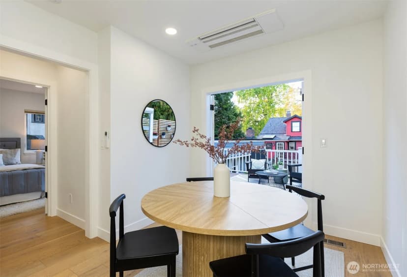 Property photo for 4747 Thackeray Place Ne, Seattle photo 10