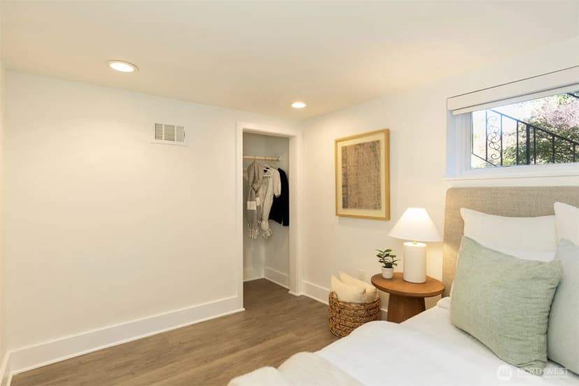 Property photo for 4747 Thackeray Place Ne, Seattle photo 27