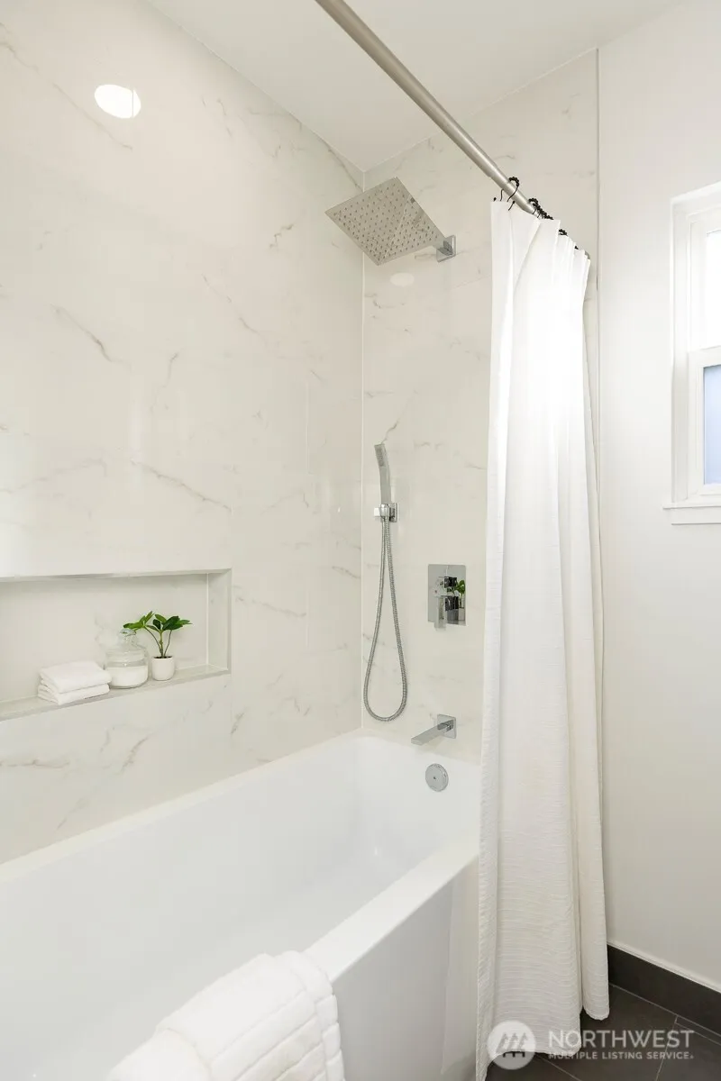 Property photo for 4747 Thackeray Place Ne, Seattle photo 15