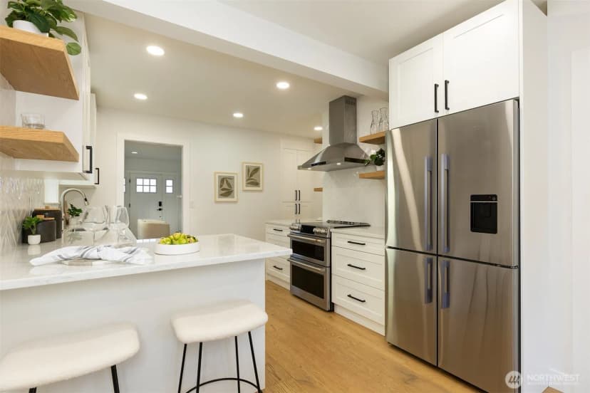 Property photo for 4747 Thackeray Place Ne, Seattle photo 6