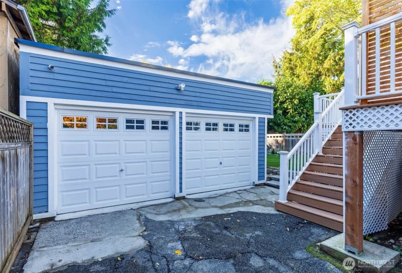 Property photo for 4747 Thackeray Place Ne, Seattle photo 34