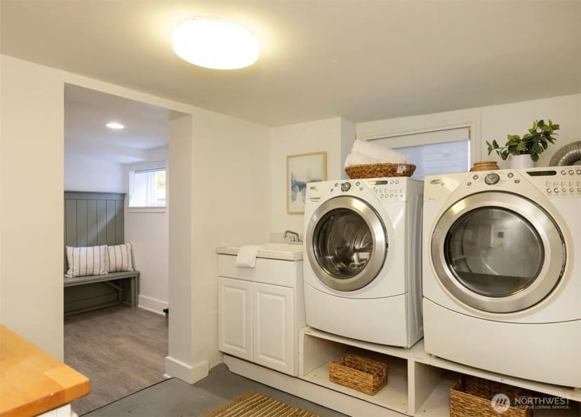 Property photo for 4747 Thackeray Place Ne, Seattle photo 29