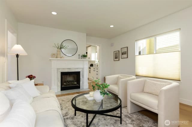 Property photo for 4747 Thackeray Place Ne, Seattle photo 5