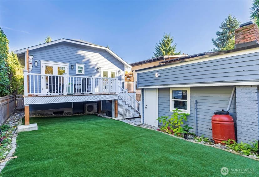 Property photo for 4747 Thackeray Place Ne, Seattle photo 37