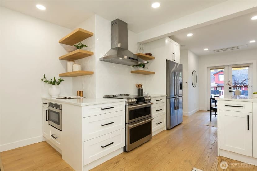 Property photo for 4747 Thackeray Place Ne, Seattle photo 8