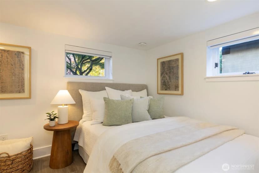 Property photo for 4747 Thackeray Place Ne, Seattle photo 26