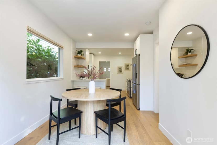 Property photo for 4747 Thackeray Place Ne, Seattle photo 11