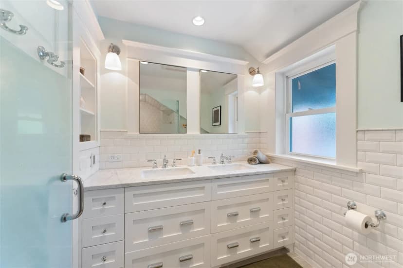 Property photo for 1912 26th Avenue E, Seattle photo 18