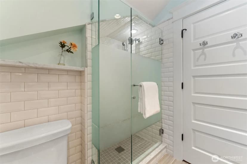 Property photo for 1912 26th Avenue E, Seattle photo 17