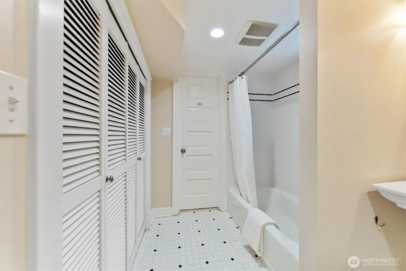 Property photo for 1912 26th Avenue E, Seattle photo 30