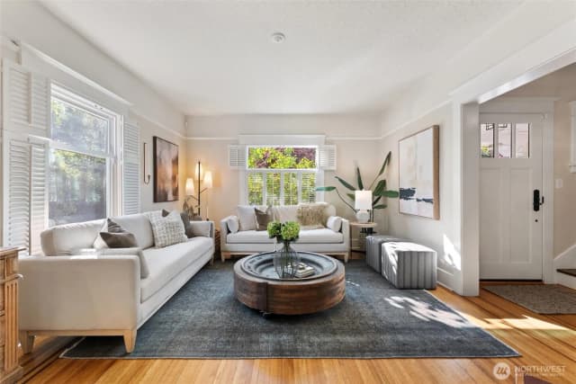 Property photo for 1912 26th Avenue E, Seattle photo 4