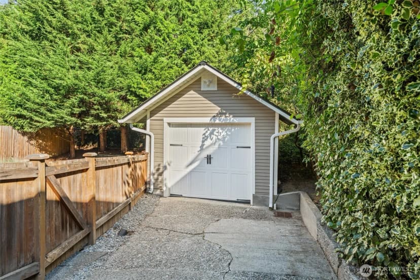 Property photo for 1912 26th Avenue E, Seattle photo 37