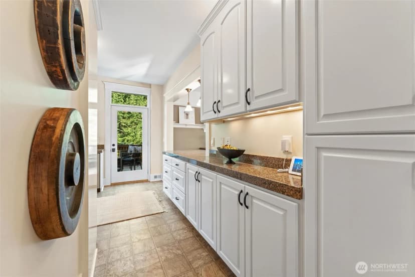 Property photo for 1912 26th Avenue E, Seattle photo 11