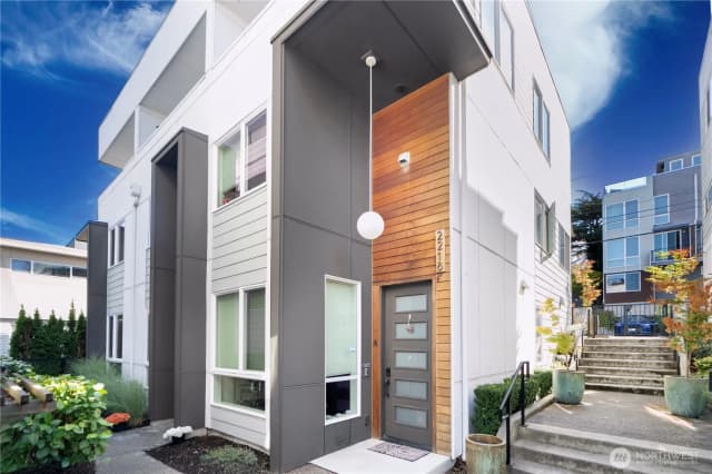 Property photo for 2218 Franklin Avenue E #c, Seattle photo 2