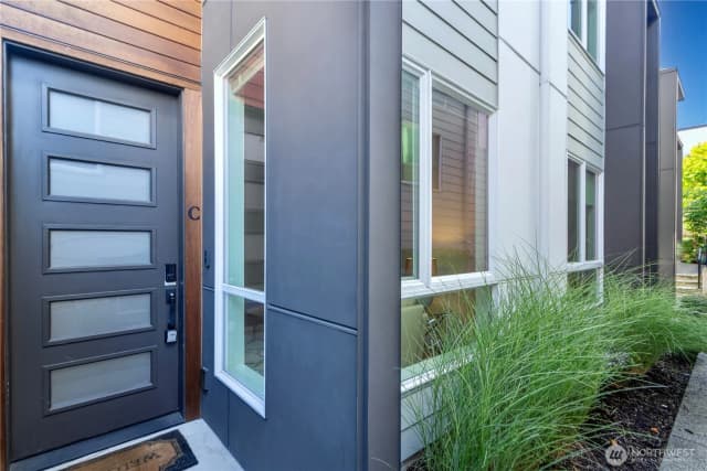 Property photo for 2218 Franklin Avenue E #c, Seattle photo 3