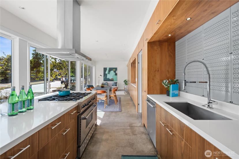 Property photo for 2821 21st Avenue S, Seattle photo 6