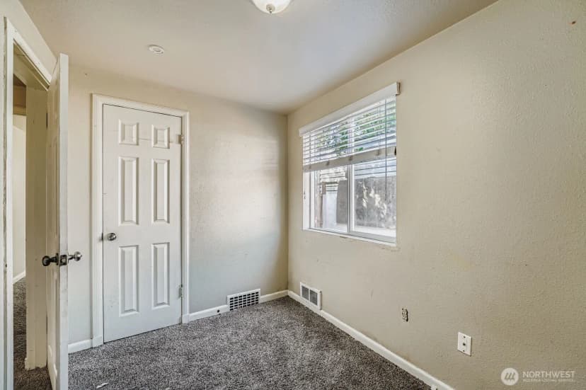 Property photo for 13610 8th Avenue Sw, Burien photo 18