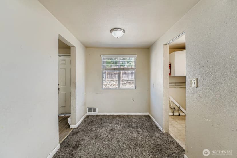 Property photo for 13610 8th Avenue Sw, Burien photo 8