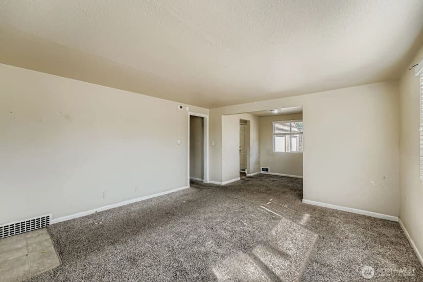 Property photo for 13610 8th Avenue Sw, Burien photo 7