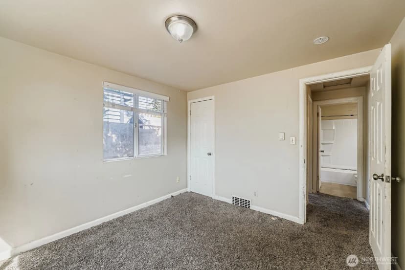 Property photo for 13610 8th Avenue Sw, Burien photo 16