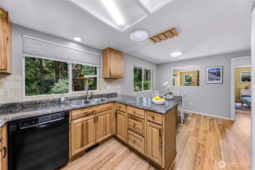 Property photo for 3731 Old Highway 99 Road N, Burlington photo 11