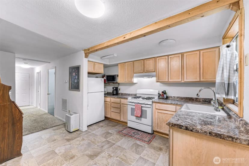 Property photo for 3731 Old Highway 99 Road N, Burlington photo 30