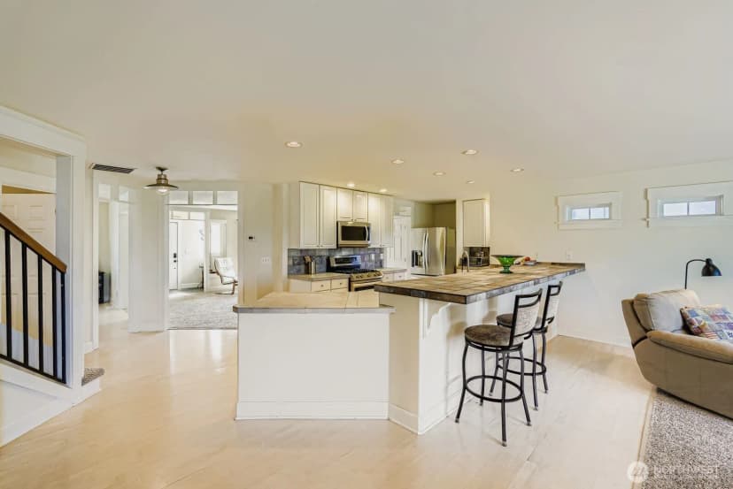 Property photo for 8309 California Avenue Sw, Seattle photo 5