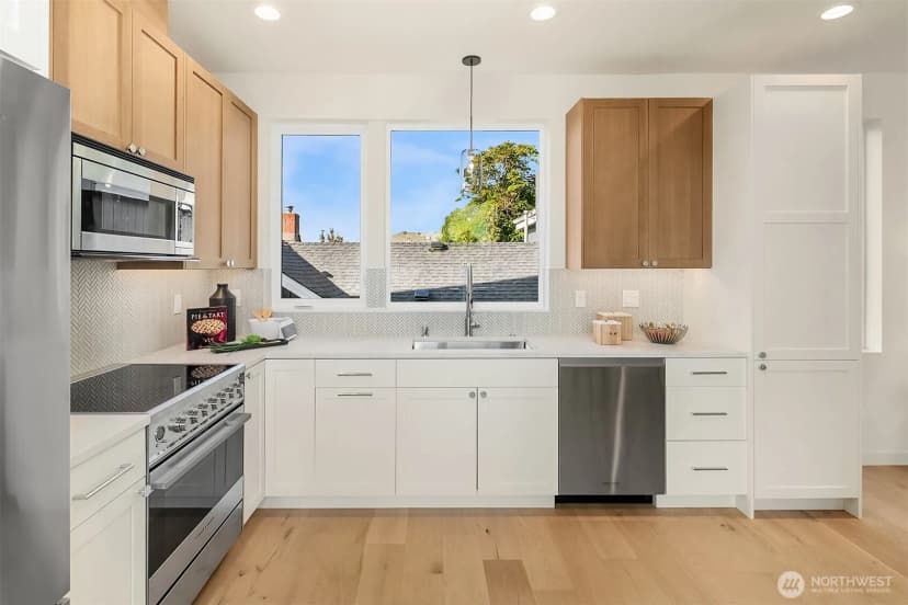 Property photo for 3010 B 32nd Avenue W, Seattle photo 12